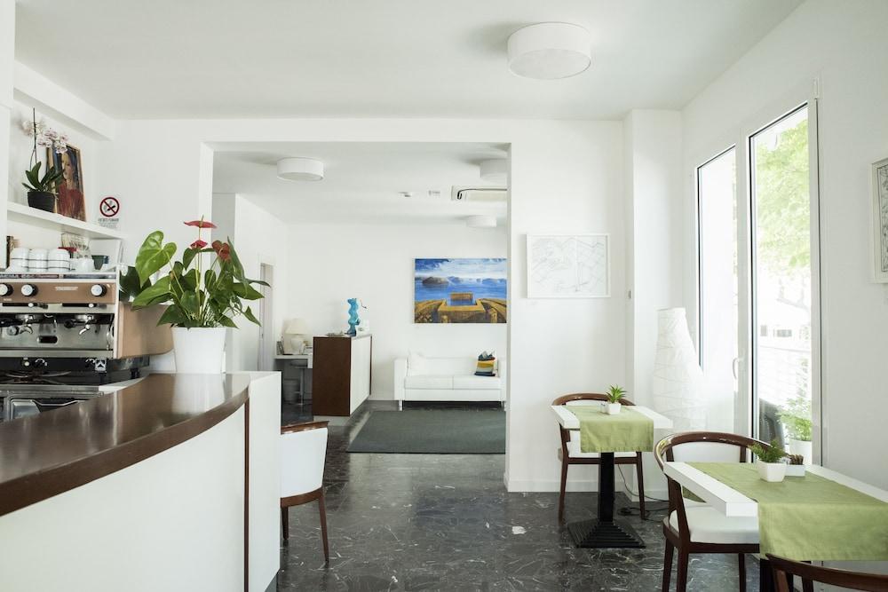 Hotel Houston Suites ริมินี ภายนอก รูปภาพ