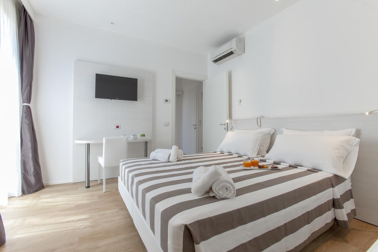 Hotel Houston Suites ริมินี ภายนอก รูปภาพ